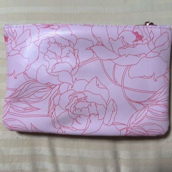 IPSY travel or cosmetic bag, tassle zipper pull NWOT - Picture 2 of 3